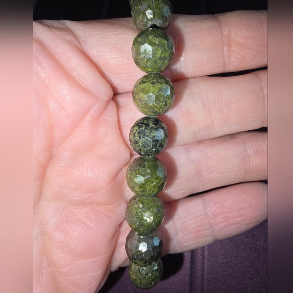 10mm Gren Epidote With Pyrite Bracelet - Picture 3 of 6